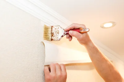 Pose de papier peint à Laleu — revêtements muraux et toiles de verre